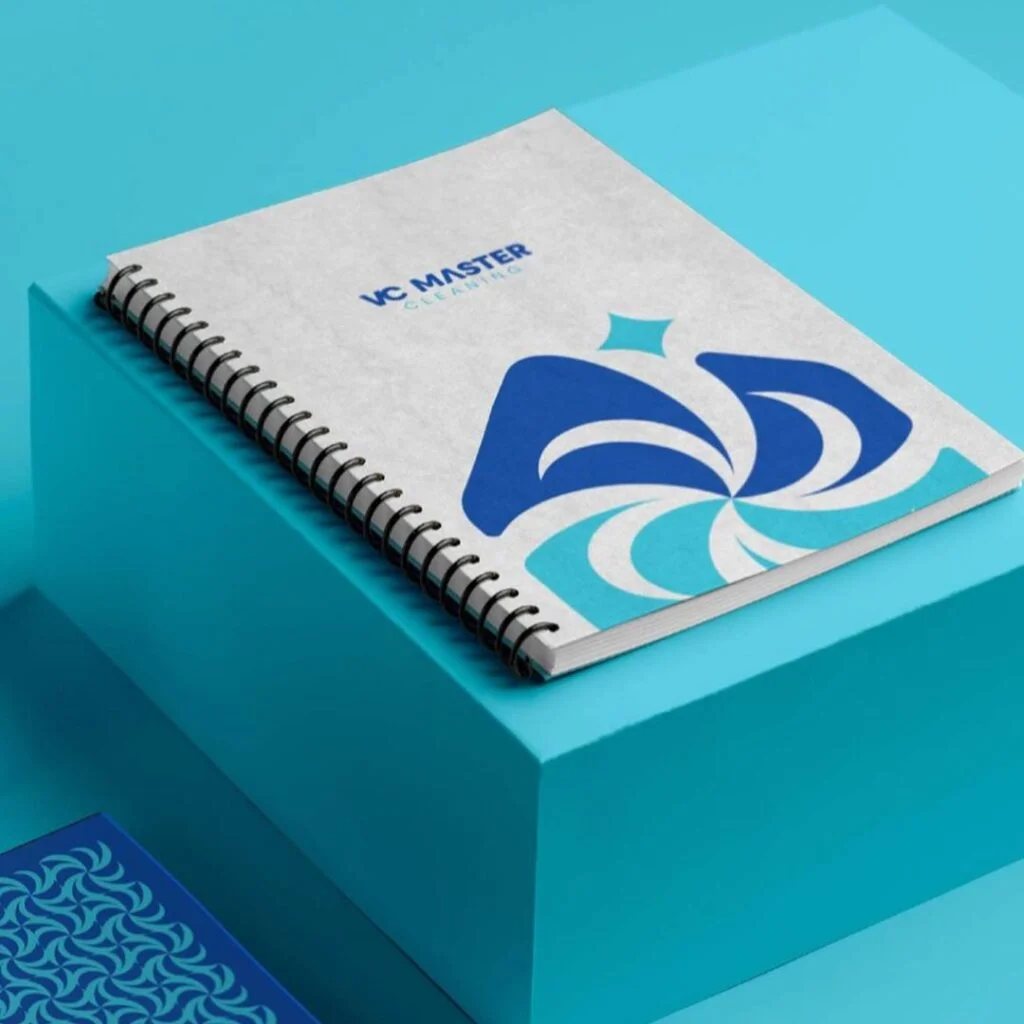 Caderno com a capa da VC Master Cleaning
